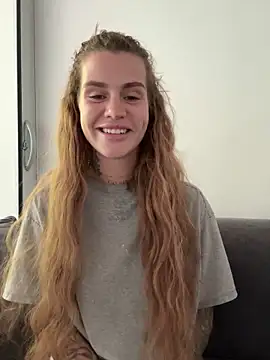 Snapshot of EmiliaCatalina chatting on 02-23-26, 03:01 EmiliaCatalina online show from 02-23-26, 03:01