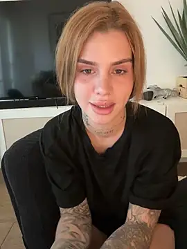 EmiliaCatalina online show from 09-14-25, 07:25