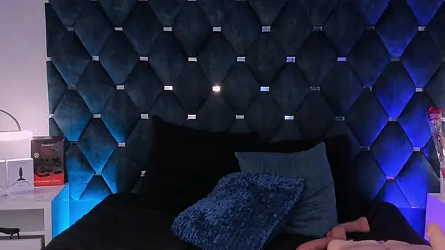 Snapshot of laura_bassi chatting on 03-09-25, 01:35 laura bassi online show from 03-09-25, 01:35