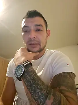 Zoltanioan26 online show from 12-17-25, 03:06