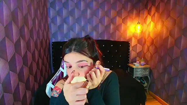 LiaHarryis online show from 11-24-25, 07:25