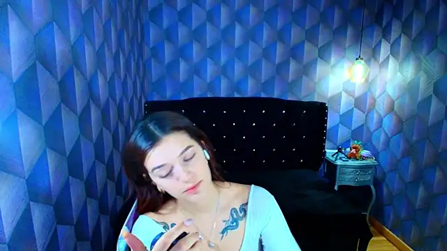 LiaHarryis online show from 05-20-26, 07:33