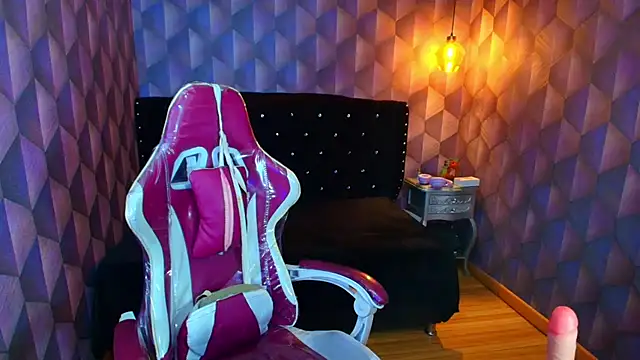 LiaHarryis online show from 04-18-26, 07:07