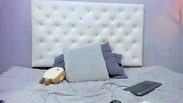 Snapshot of NICOLSKINNY1 chatting on 06-15-26, 10:42 NICOLSKINNY1 online show from 06-15-26, 10:42