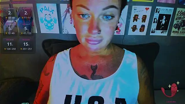 Snapshot of EllieOz chatting on 04-06-26, 04:52 EllieOz online show from 04-06-26, 04:52