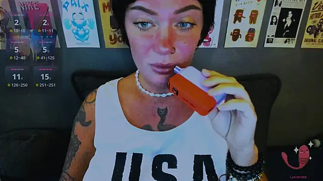 Snapshot of EllieOz chatting on 05-27-26, 04:25 EllieOz online show from 05-27-26, 04:25