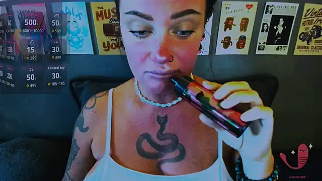 EllieOz online show from 04-22-26, 01:51