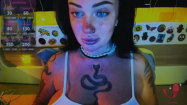 Snapshot of EllieOz chatting on 02-11-26, 05:13 EllieOz online show from 02-11-26, 05:13