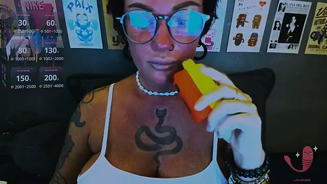 EllieOz online show from 05-18-26, 04:12
