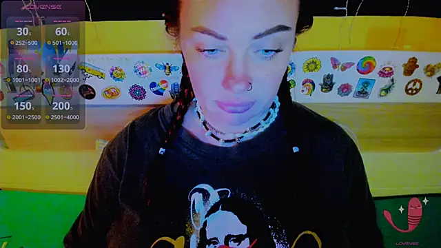 EllieOz online show from 10-25-25, 05:13