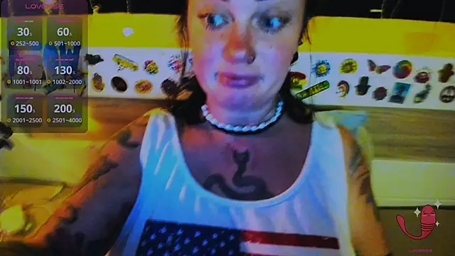 Snapshot of EllieOz chatting on 01-17-26, 02:20 EllieOz online show from 01-17-26, 02:20