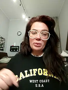 EllieOz online show from 09-30-25, 05:52