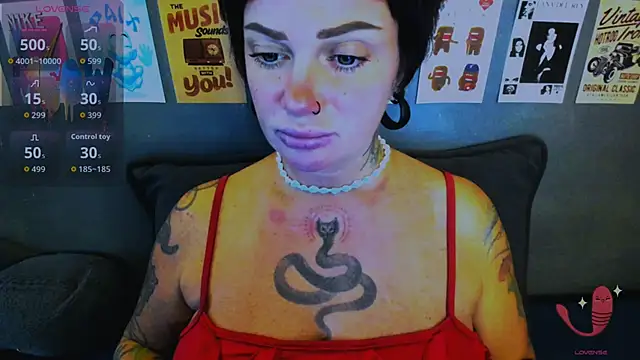 EllieOz online show from 05-05-26, 05:16
