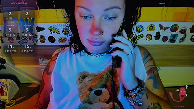 EllieOz online show from 11-20-25, 05:57