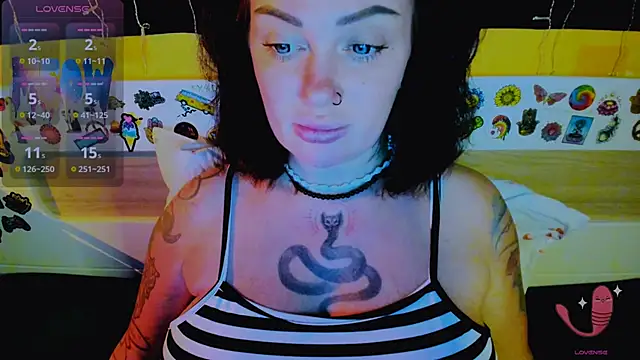 EllieOz online show from 11-25-25, 05:46