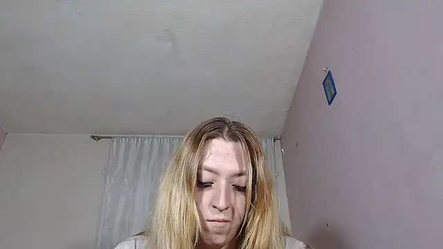 Snapshot of hazisabel chatting on 06-19-26, 02:39 hazisabel online show from 06-19-26, 02:39