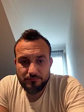Snapshot of cosmin9000 chatting on 10-12-25, 10:27 cosmin9000 online show from 10-12-25, 10:27