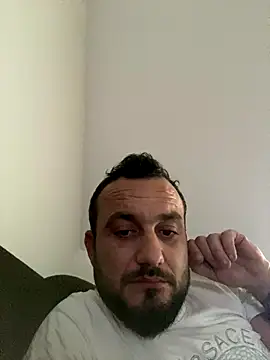 Snapshot of cosmin9000 chatting on 10-11-25, 01:23 cosmin9000 online show from 10-11-25, 01:23