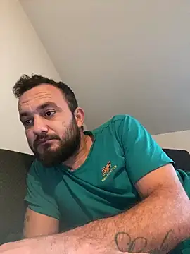 Snapshot of cosmin9000 chatting on 10-25-25, 06:45 cosmin9000 online show from 10-25-25, 06:45