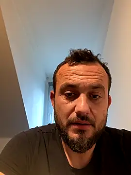 Snapshot of cosmin9000 chatting on 10-19-25, 06:38 cosmin9000 online show from 10-19-25, 06:38