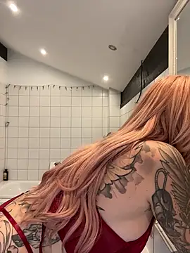 Snapshot of Stella-Kink chatting on 10-16-25, 02:47 Stella-Kink online show from 10-16-25, 02:47