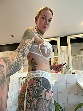 Snapshot of Stella-Kink chatting on 02-09-26, 02:15 Stella-Kink online show from 02-09-26, 02:15