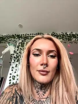 Snapshot of Stella-Kink chatting on 10-31-25, 11:40 Stella-Kink online show from 10-31-25, 11:40