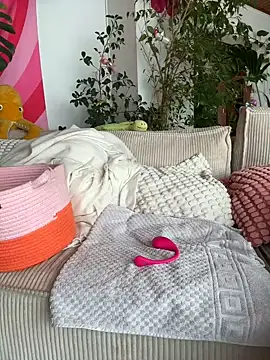 Snapshot of Stella-Kink chatting on 03-22-25, 09:56 Stella-Kink online show from 03-22-25, 09:56