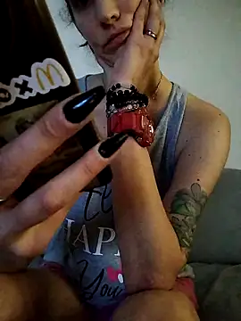 LauraBaby online show from 11-30-25, 01:45