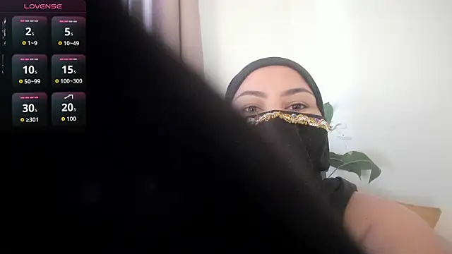 Amina hafsa online show from 05-23-26, 01:43