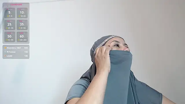 Amina hafsa online show from 03-17-25, 01:24