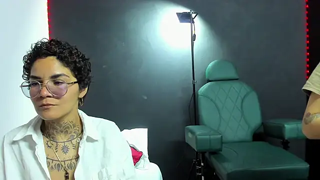 anaroman01 online show from 11-15-25, 02:37