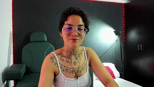 anaroman01 online show from 11-15-25, 04:22