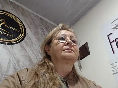 Snapshot of Mia_Davies2 chatting on 12-12-24, 10:09 Mia Davies2 online show from 12-12-24, 10:09