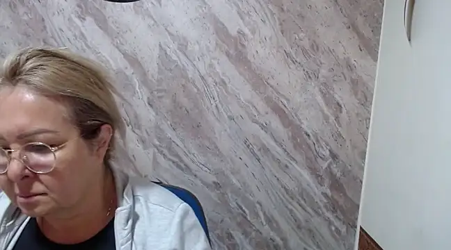 Snapshot of Mia_Davies2 chatting on 02-28-25, 09:01 Mia Davies2 online show from 02-28-25, 09:01