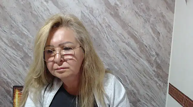 Snapshot of Mia_Davies2 chatting on 01-28-25, 07:53 Mia Davies2 online show from 01-28-25, 07:53