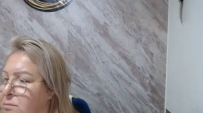 Snapshot of Mia_Davies2 chatting on 03-21-25, 05:45 Mia Davies2 online show from 03-21-25, 05:45