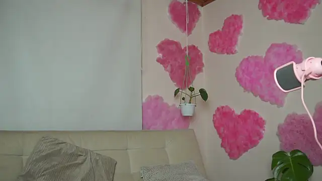 Snapshot of roselinedior chatting on 03-03-25, 04:15 roselinedior online show from 03-03-25, 04:15