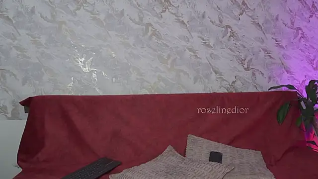 Snapshot of roselinedior chatting on 09-23-25, 02:02 roselinedior online show from 09-23-25, 02:02