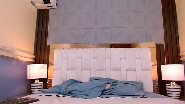 Snapshot of VeronicaRobles chatting on 03-18-25, 05:33 VeronicaRobles online show from 03-18-25, 05:33