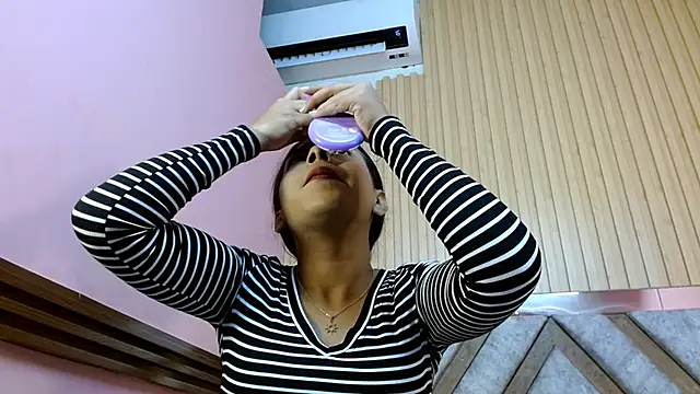 VeronicaRobles online show from 10-30-25, 09:11