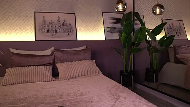ElleDiane online show from 07-14-26, 11:00