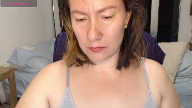 Snapshot of CATRINA-83 chatting on 06-15-26, 02:39 CATRINA-83 online show from 06-15-26, 02:39