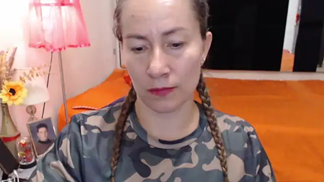 Snapshot of CATRINA-83 chatting on 09-22-25, 04:24 CATRINA-83 online show from 09-22-25, 04:24