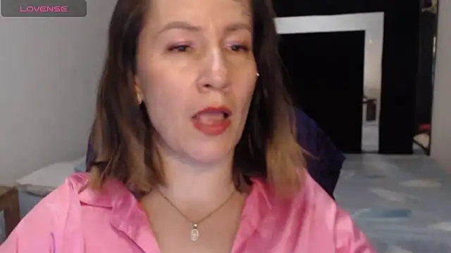 Snapshot of CATRINA-83 chatting on 06-14-26, 01:57 CATRINA-83 online show from 06-14-26, 01:57