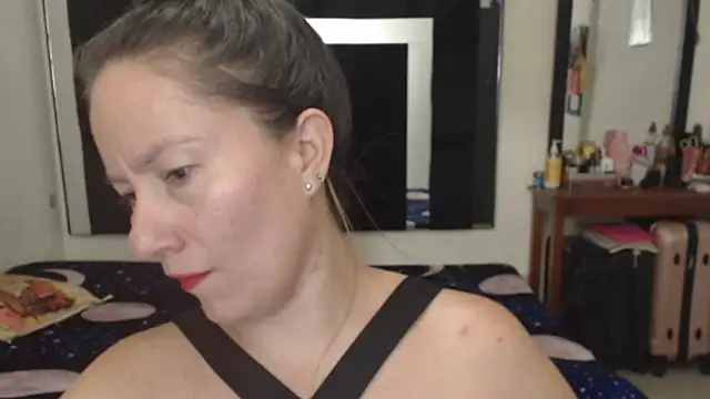 Snapshot of CATRINA-83 chatting on 10-15-25, 12:31 CATRINA-83 online show from 10-15-25, 12:31