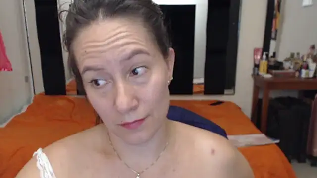 Snapshot of CATRINA-83 chatting on 10-05-25, 12:01 CATRINA-83 online show from 10-05-25, 12:01