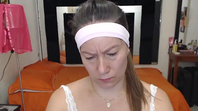 Snapshot of CATRINA-83 chatting on 10-04-25, 11:56 CATRINA-83 online show from 10-04-25, 11:56