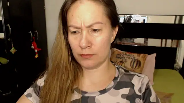 Snapshot of CATRINA-83 chatting on 02-04-26, 04:35 CATRINA-83 online show from 02-04-26, 04:35