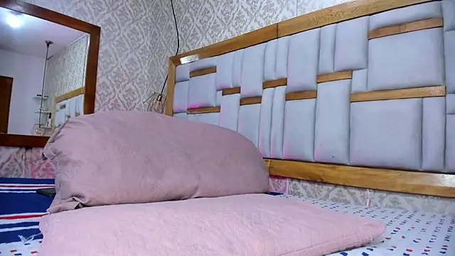 arl chloee online show from 11-15-25, 03:10